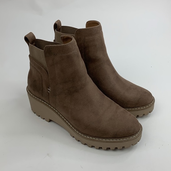 DOLCE VITA Rielle Suede leather Boots Tan Size 8.5 Wedge Pull on Booties - Picture 3 of 15